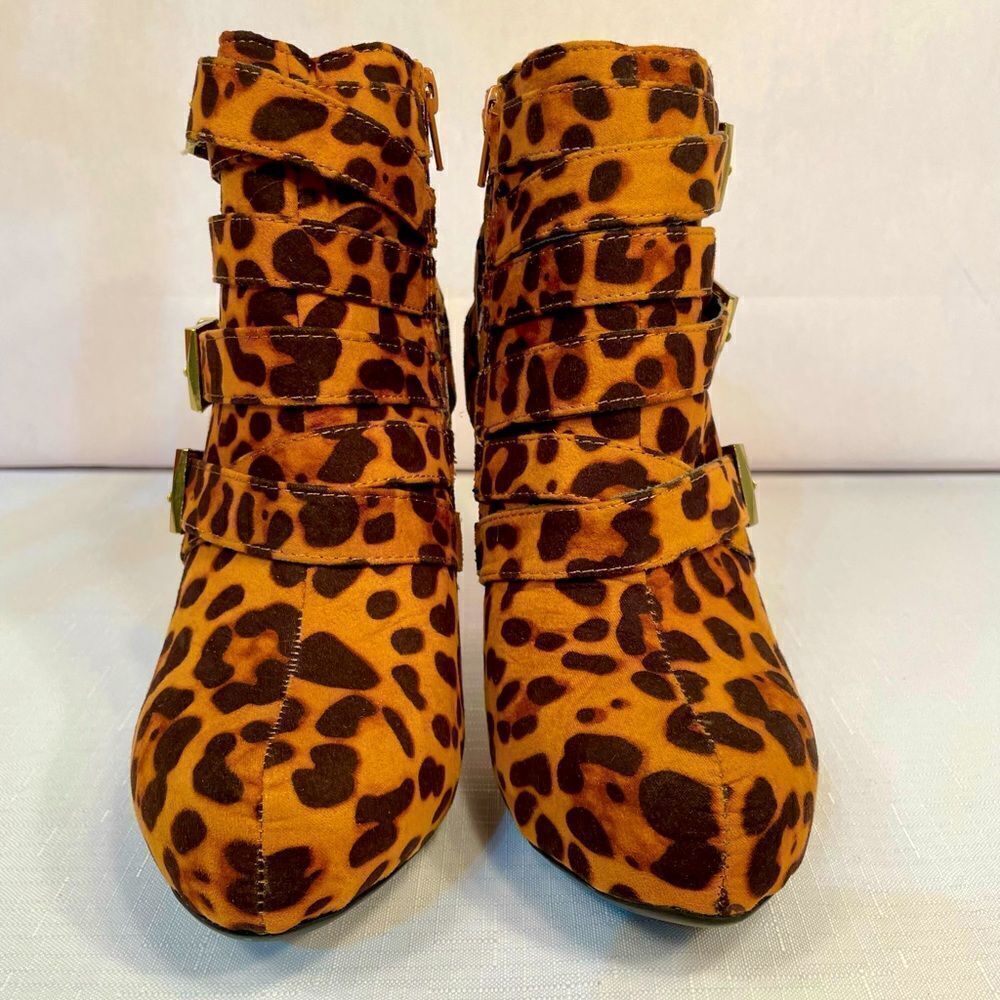CHEETAH ANKLE BOOTIE w INSIDE ZIPPER 4.5” HEELS SIZE 8 NEW by CHARLOTTE RUSSE - Picture 5 of 9